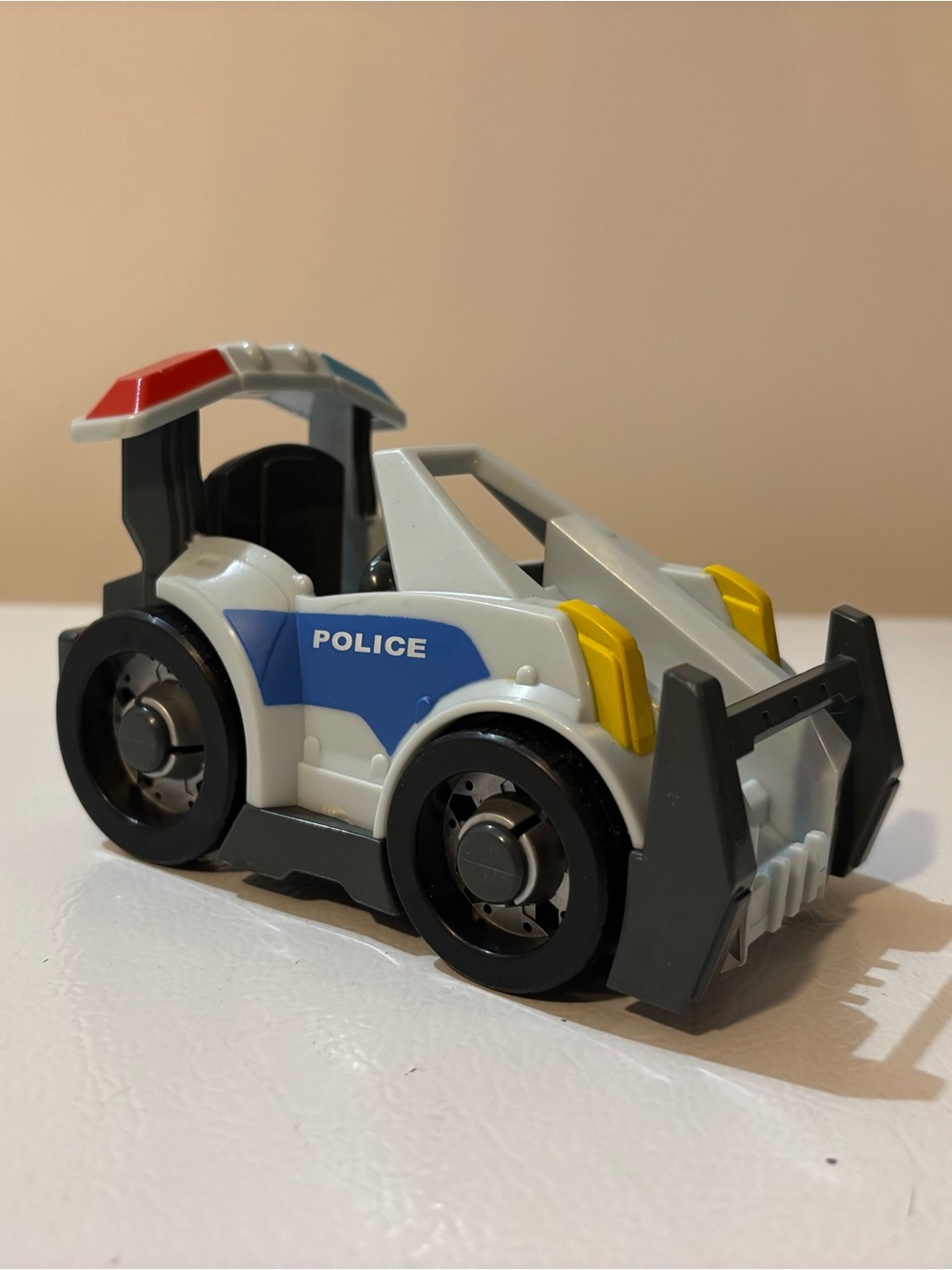 2/15$ 🦊 2009 Pawtucket Kids Police Tow Truck Toy - White and Blue